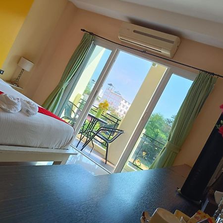 Aura Inn Rooms Паттайя Экстерьер фото